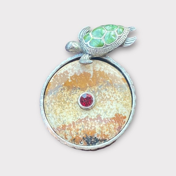 Vintage Garnet Turtle Pendant - Picture 1 of 6
